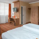 Zur Krone بيت ريفي 2*